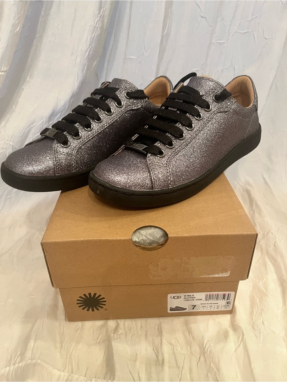 UGG Women’s Milo Metallic Glitter Sneakers Size 7 NWT Includes Box
